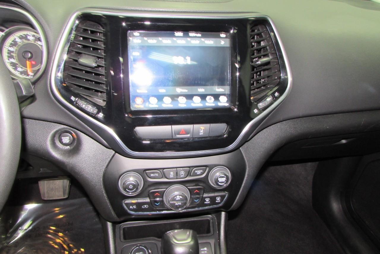 2022 Bright White Clearcoat Jeep Cherokee Limited 4X4 SUV