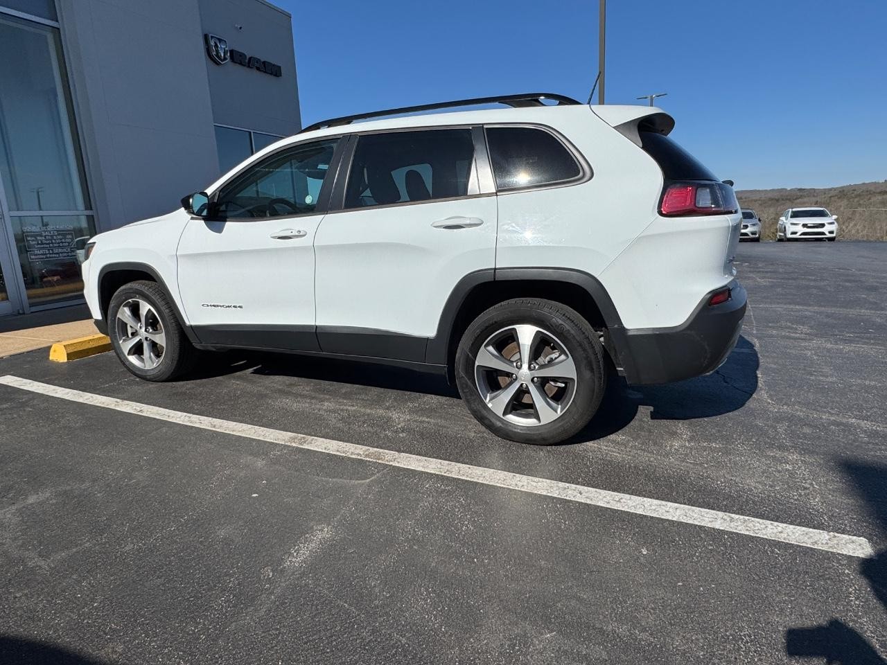2022 Bright White Clearcoat Jeep Cherokee Limited 4X4 SUV