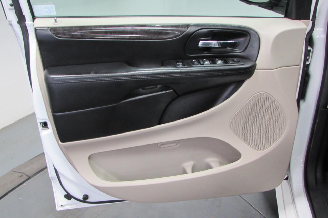 2013 Stone White Dodge Grand Caravan SE FWD Van