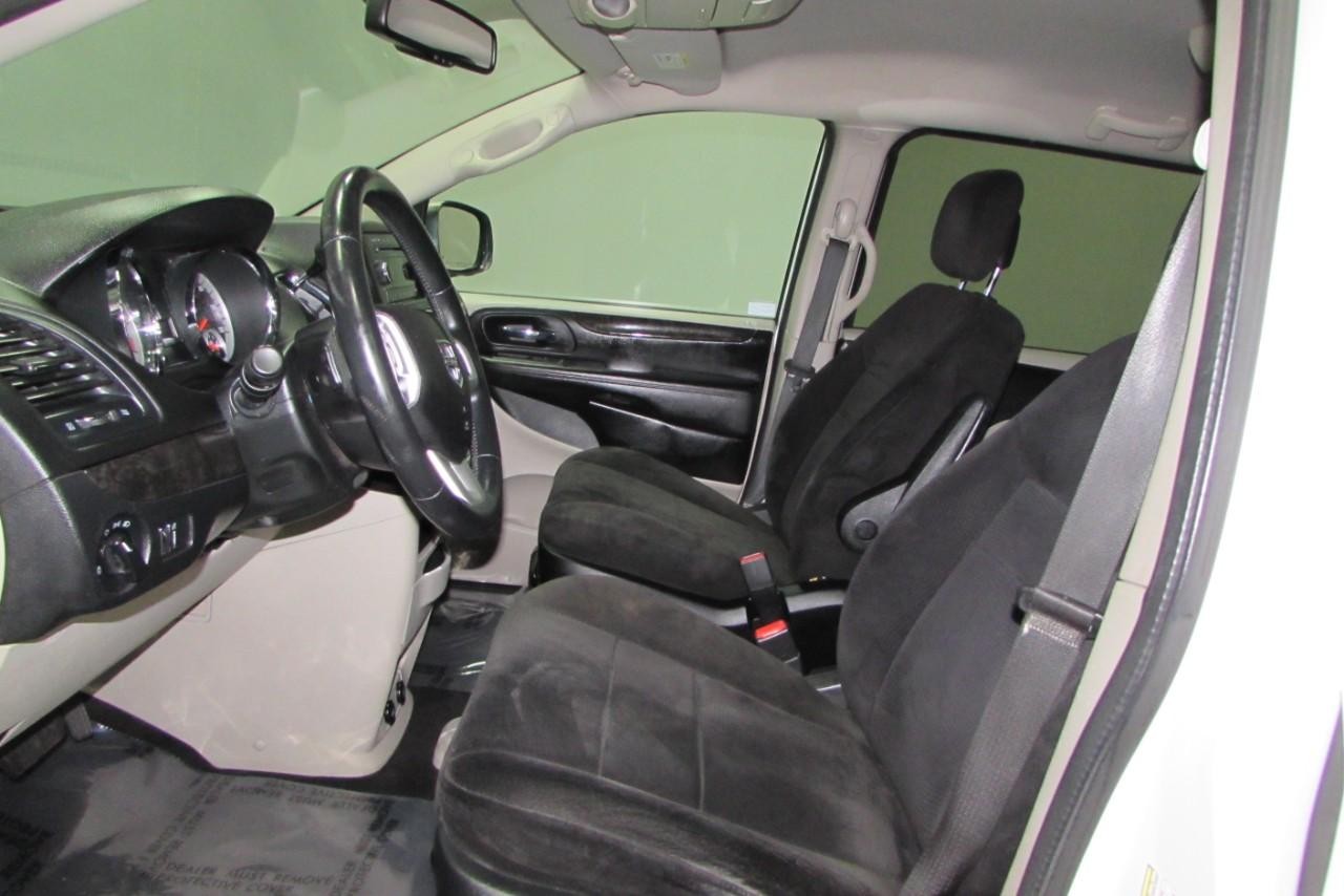 2013 Stone White Dodge Grand Caravan SE FWD Van