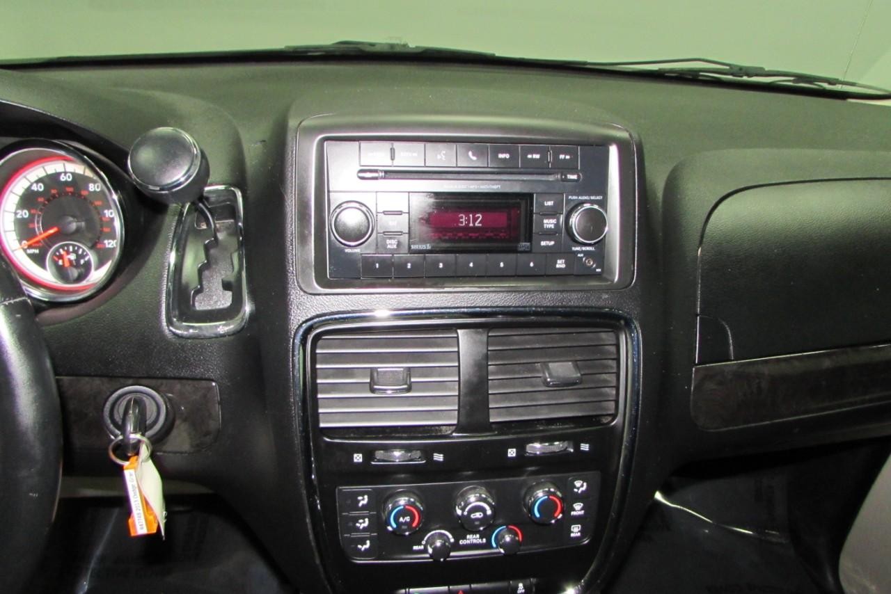 2013 Stone White Dodge Grand Caravan SE FWD Van
