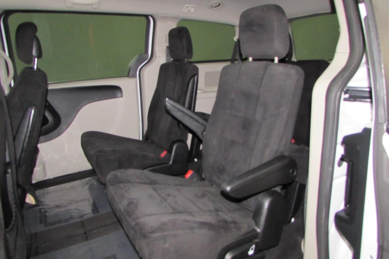 2013 Stone White Dodge Grand Caravan SE FWD Van