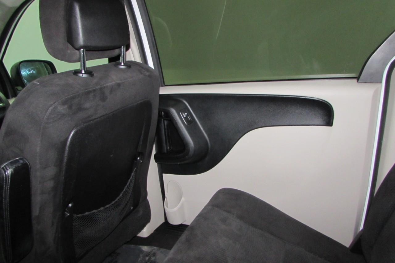 2013 Stone White Dodge Grand Caravan SE FWD Van