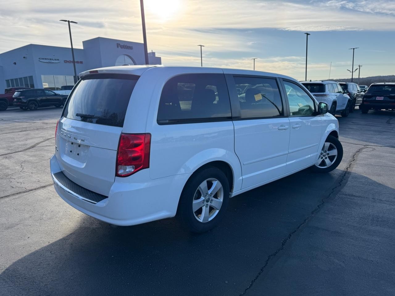 2013 Stone White Dodge Grand Caravan SE FWD Van