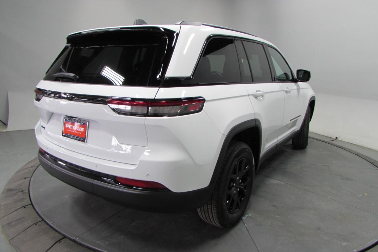 2025 Bright White Clearcoat Jeep Grand Cherokee Altitude X 4X4 SUV