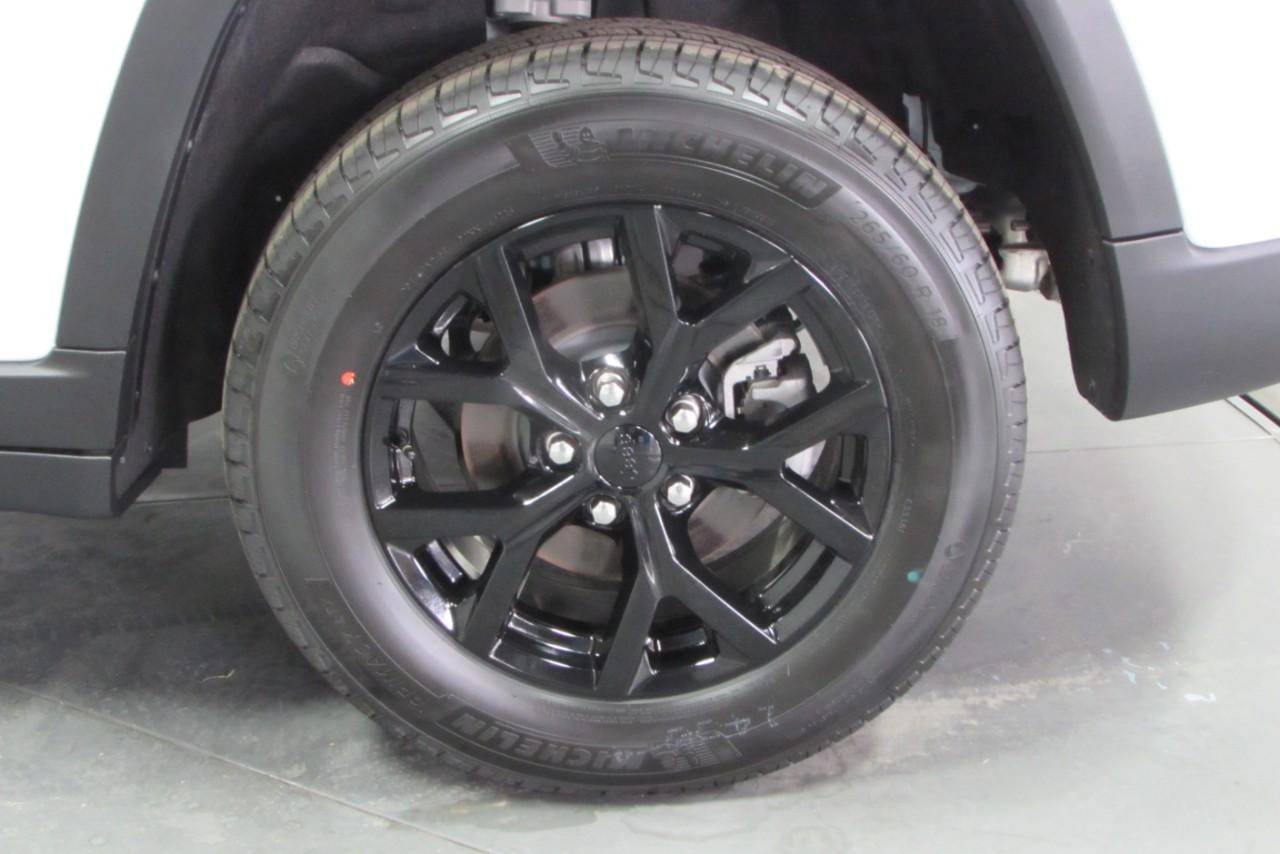 2025 Bright White Clearcoat Jeep Grand Cherokee Altitude X 4X4 SUV