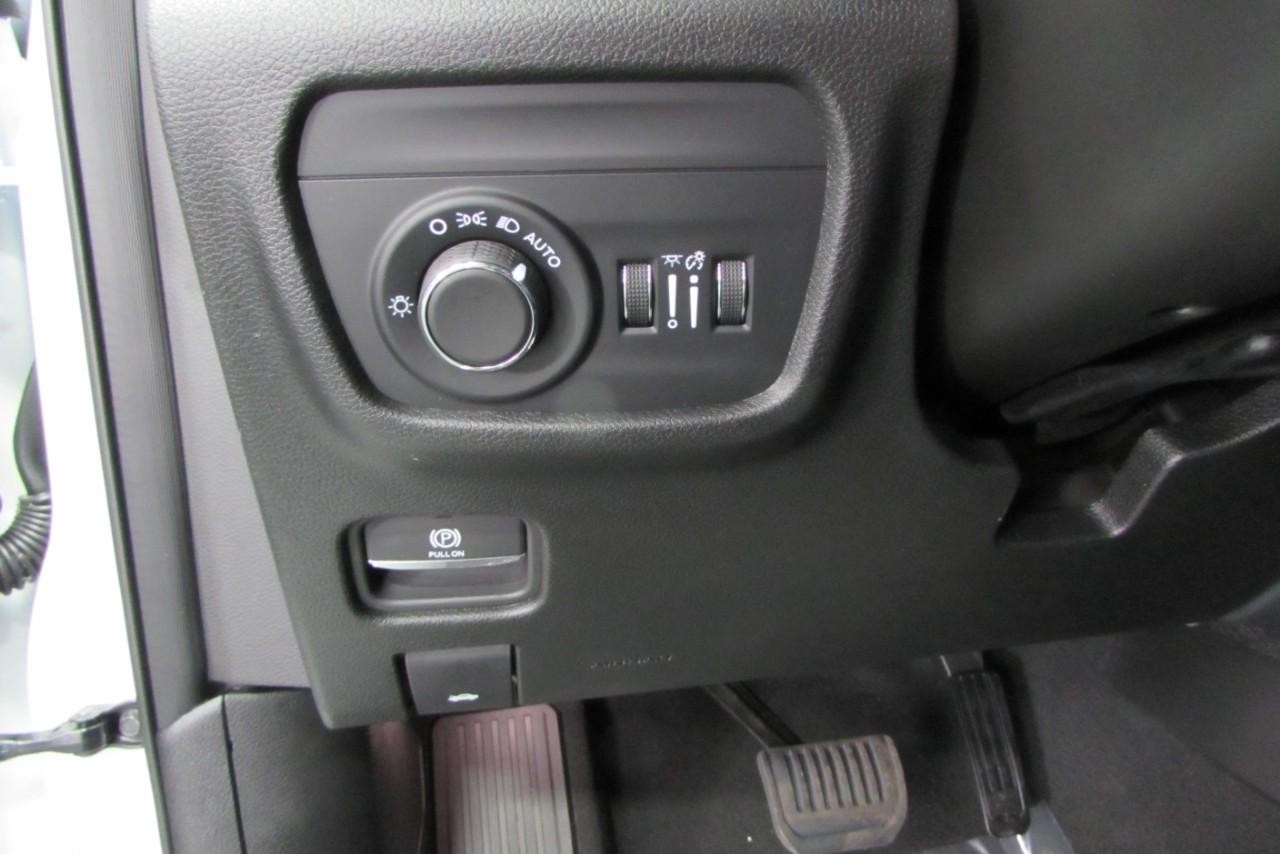 2025 Bright White Clearcoat Jeep Grand Cherokee Altitude X 4X4 SUV