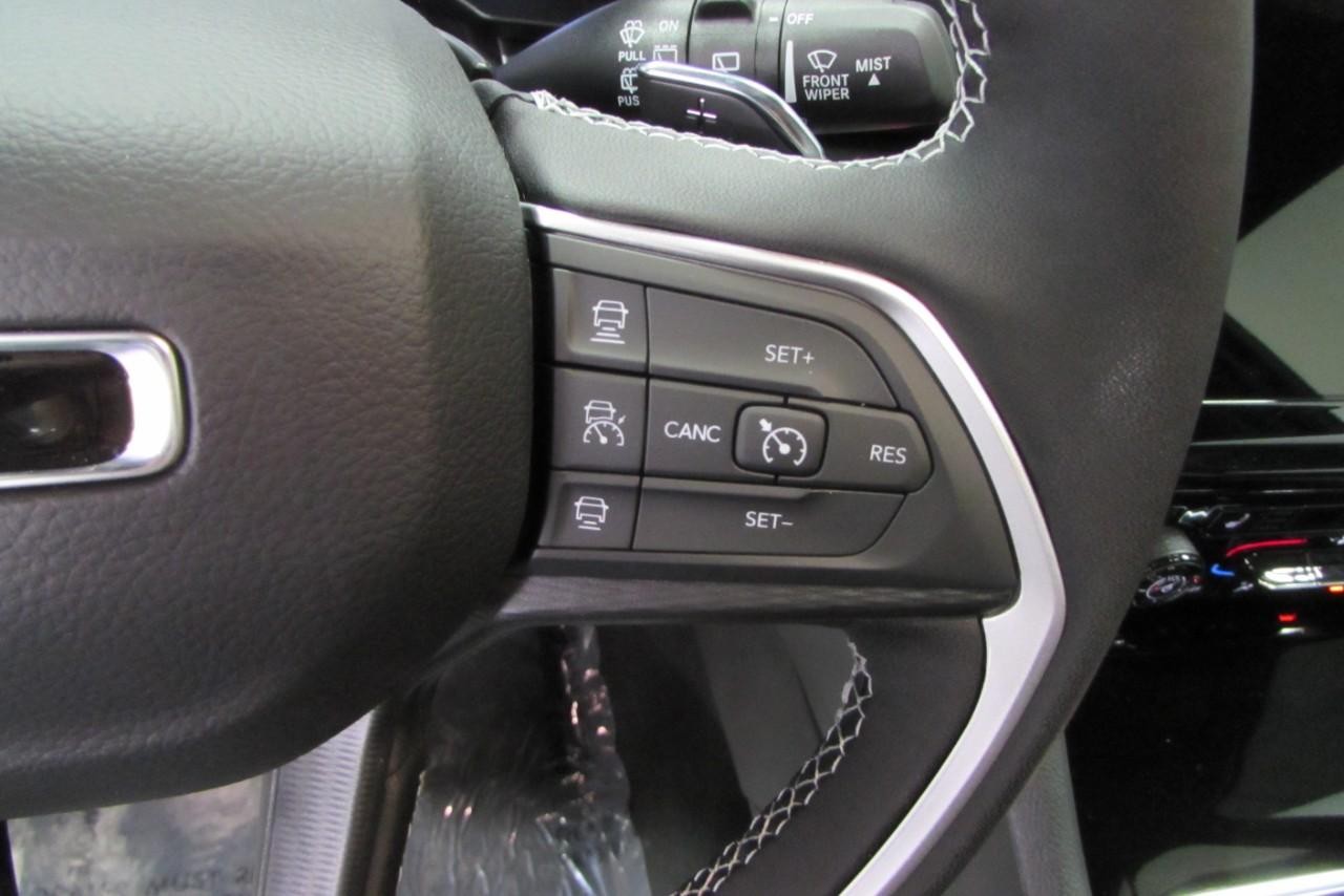 2025 Bright White Clearcoat Jeep Grand Cherokee Altitude X 4X4 SUV