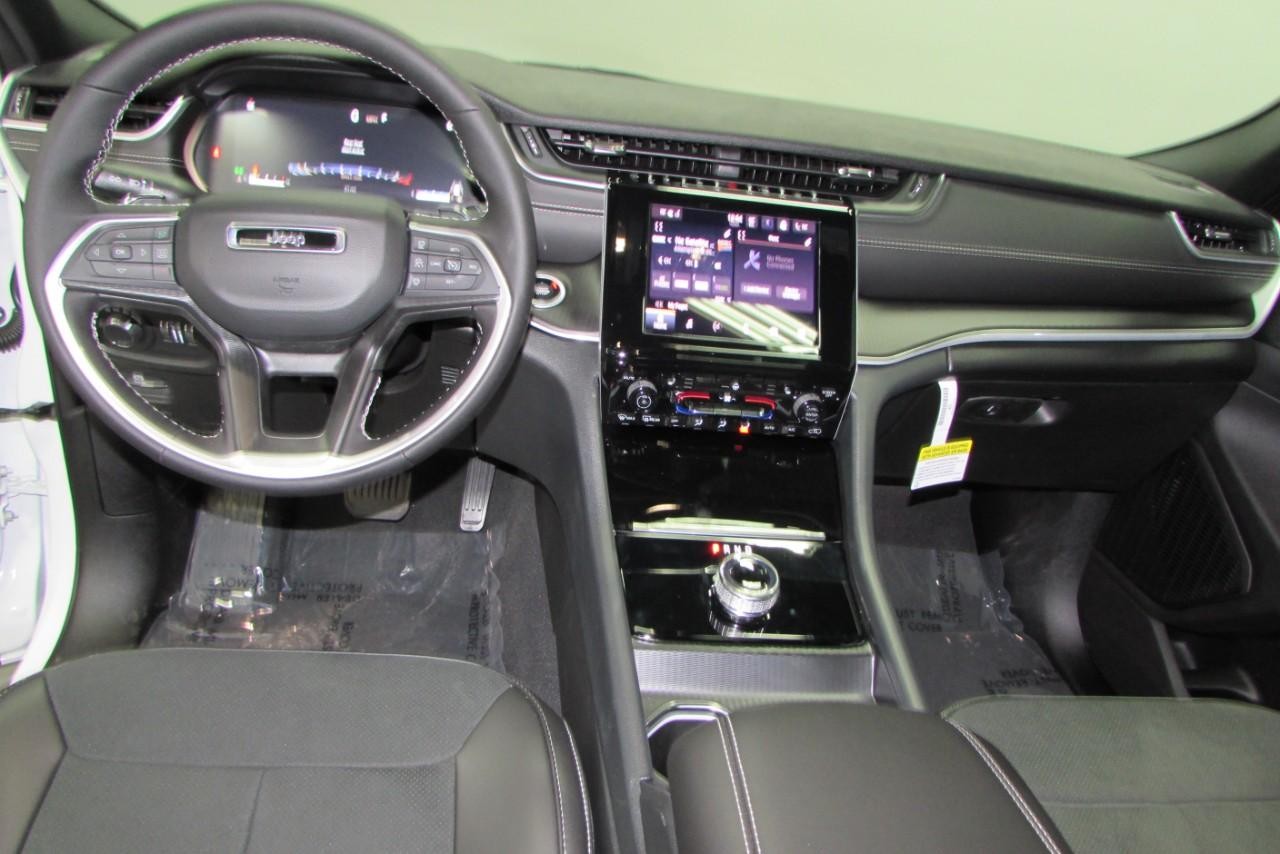 2025 Bright White Clearcoat Jeep Grand Cherokee Altitude X 4X4 SUV