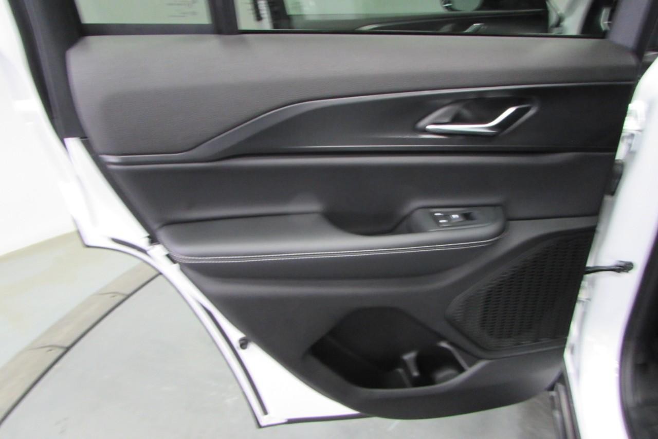 2025 Bright White Clearcoat Jeep Grand Cherokee Altitude X 4X4 SUV