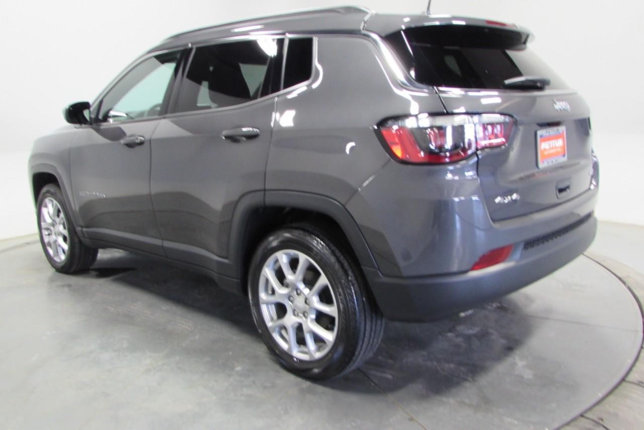 2024 Baltic Gray Metallic Clearcoat Jeep Compass Latitude Lux 4X4 SUV