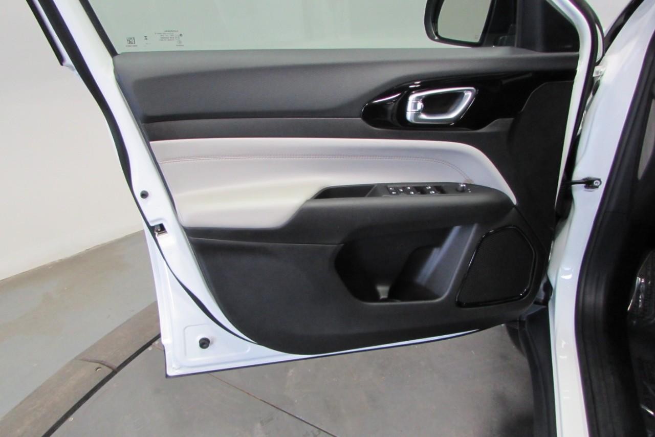 2024 Bright White Clearcoat Jeep Compass Limited 4X4 SUV