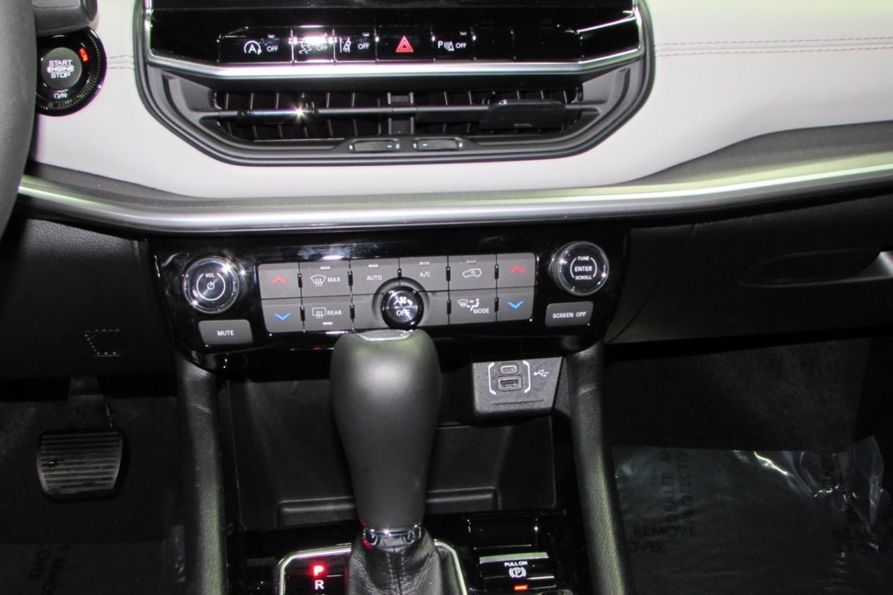 2024 Bright White Clearcoat Jeep Compass Limited 4X4 SUV