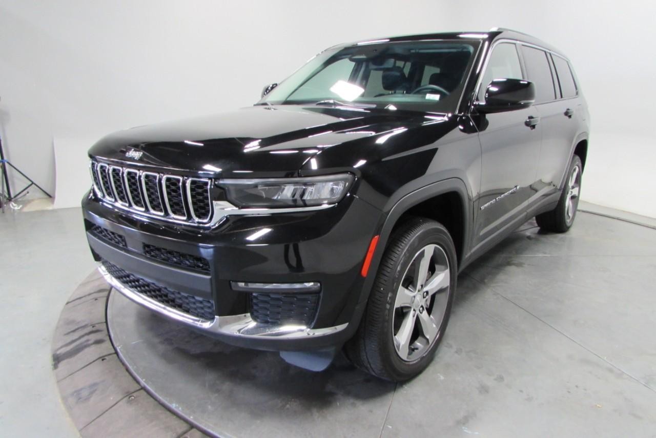 2022 Diamond Black Crystal Pearlcoat Jeep Grand Cherokee L Limited 4X4 SUV