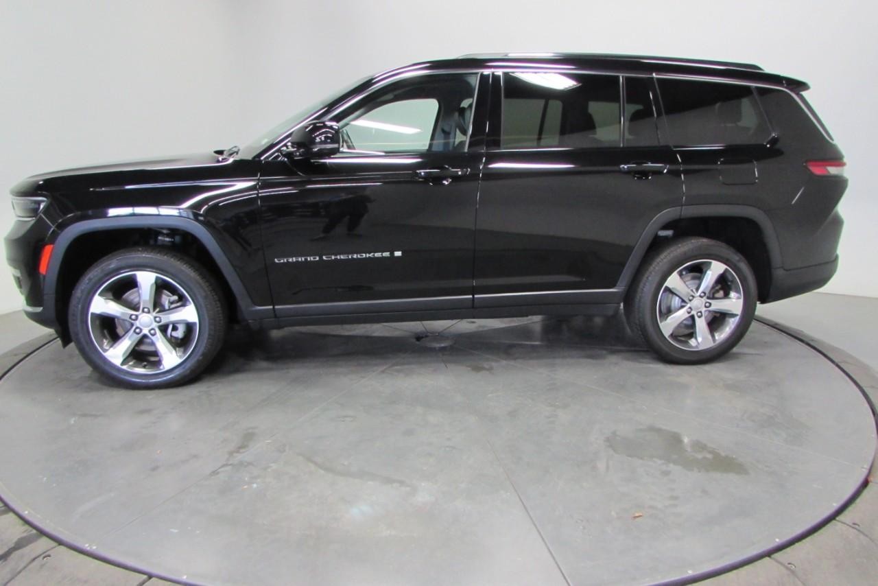 2022 Diamond Black Crystal Pearlcoat Jeep Grand Cherokee L Limited 4X4 SUV