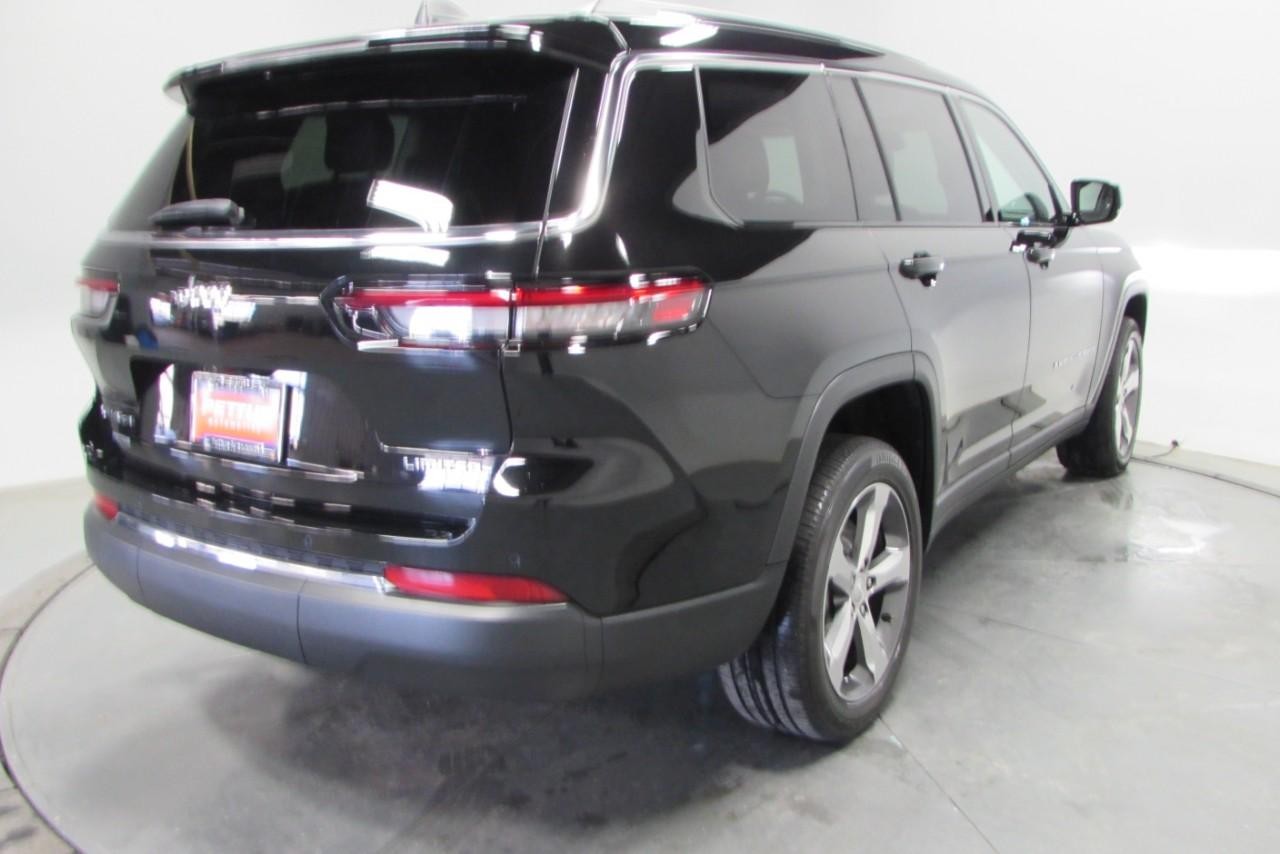 2022 Diamond Black Crystal Pearlcoat Jeep Grand Cherokee L Limited 4X4 SUV