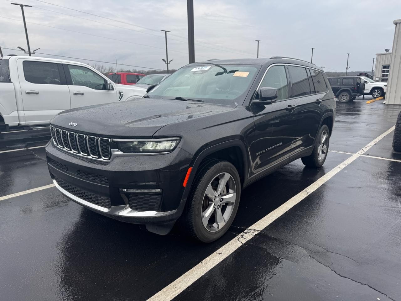 2022 Diamond Black Crystal Pearlcoat Jeep Grand Cherokee L Limited 4X4 SUV