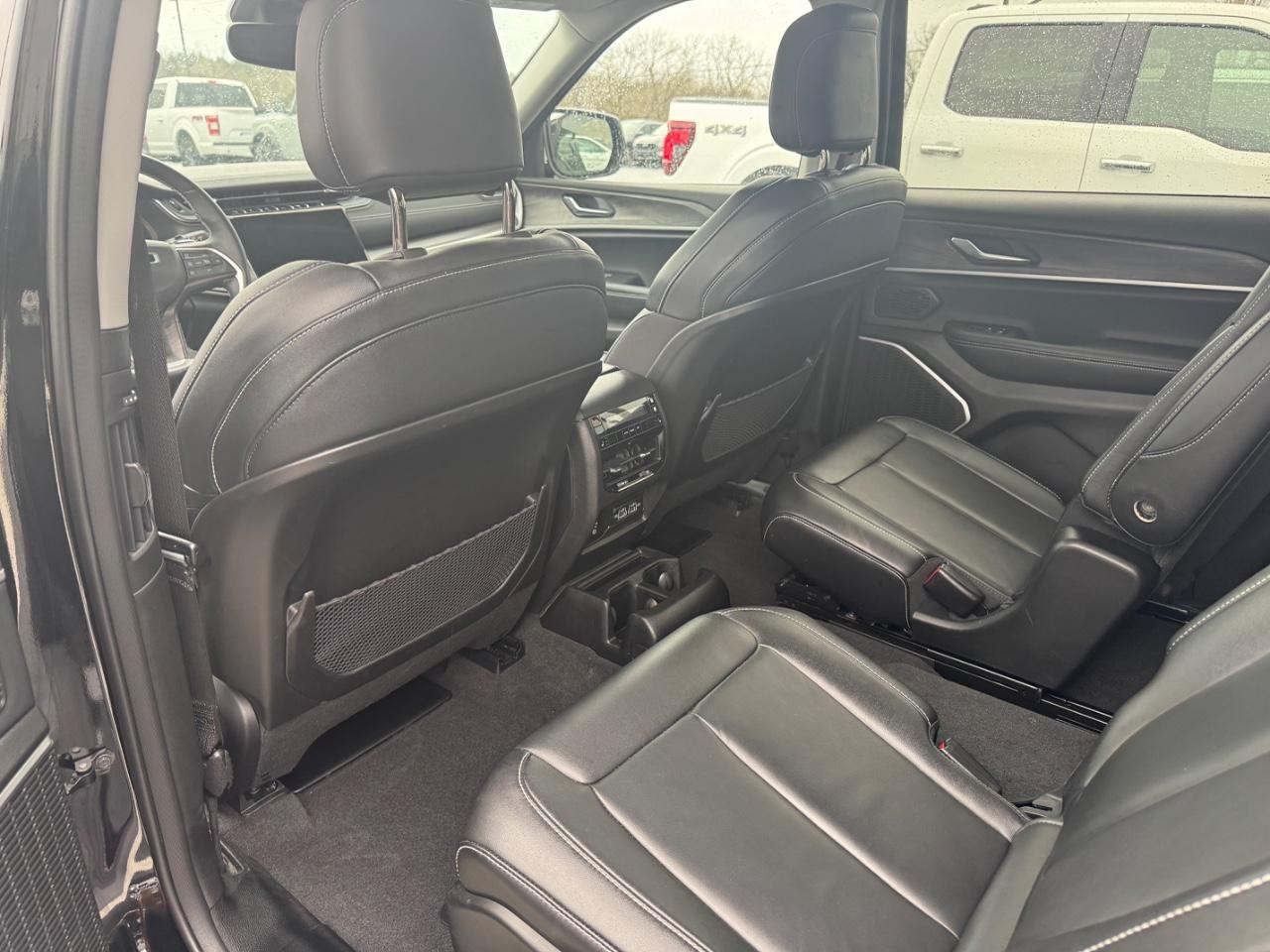 2022 Diamond Black Crystal Pearlcoat Jeep Grand Cherokee L Limited 4X4 SUV