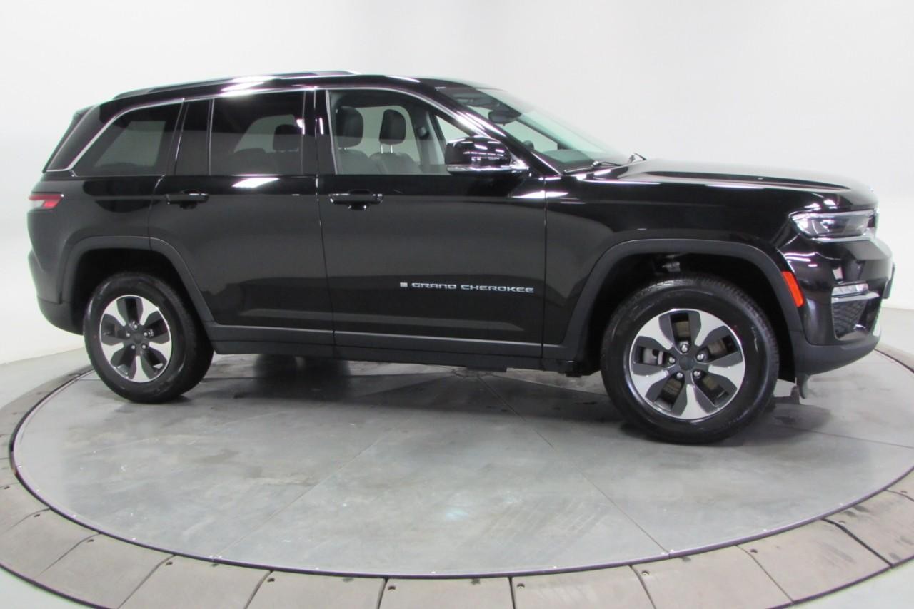2022 Diamond Black Crystal Pearlcoat Jeep Grand Cherokee 4xe 4xe 4X4 SUV