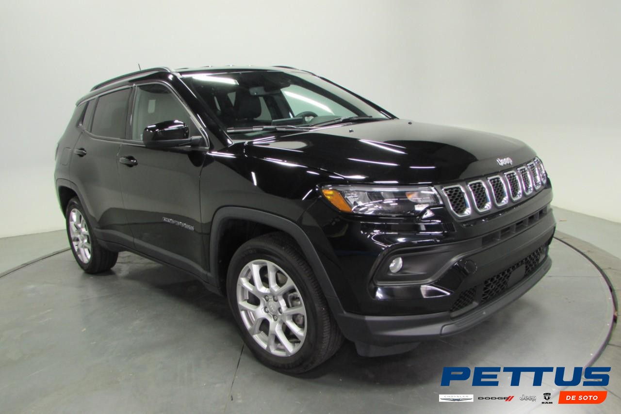 2024 Diamond Black Crystal Pearlcoat Jeep Compass Latitude Lux SUV