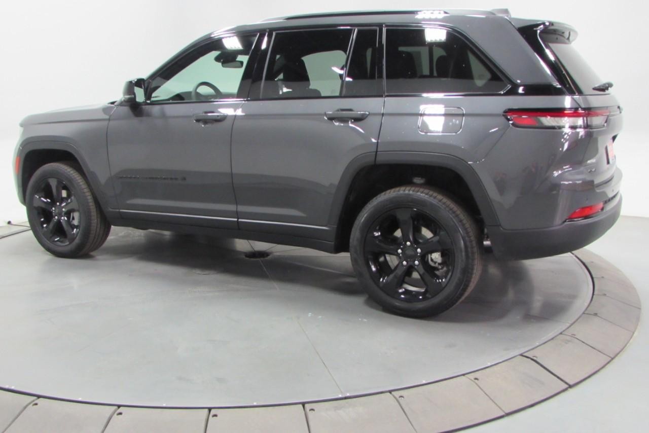 2025 Baltic Gray Metallic Clearcoat Jeep Grand Cherokee Limited 4X4 SUV