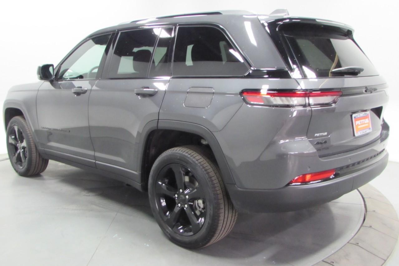 2025 Baltic Gray Metallic Clearcoat Jeep Grand Cherokee Limited 4X4 SUV