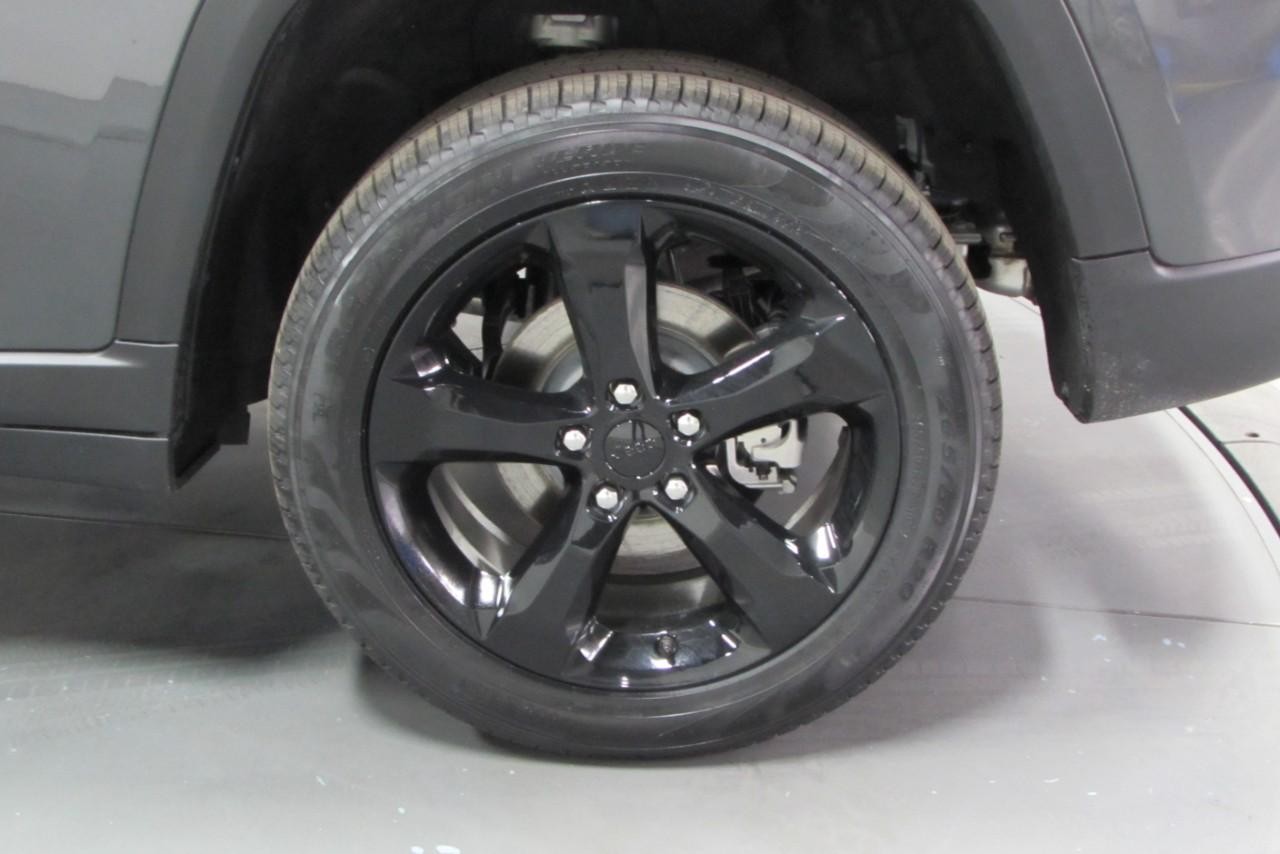 2025 Baltic Gray Metallic Clearcoat Jeep Grand Cherokee Limited 4X4 SUV