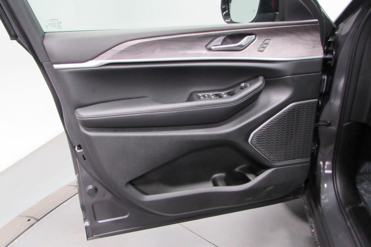 2025 Baltic Gray Metallic Clearcoat Jeep Grand Cherokee Limited 4X4 SUV