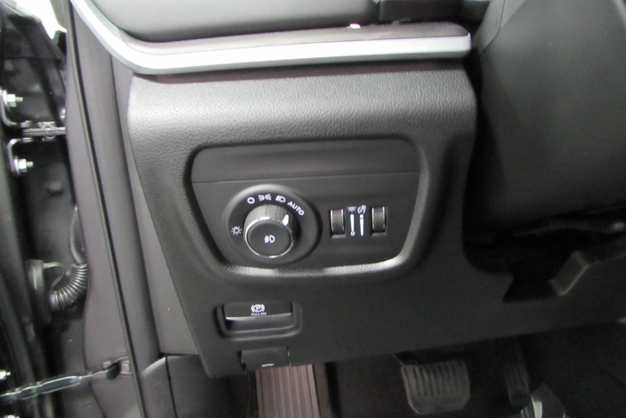 2025 Baltic Gray Metallic Clearcoat Jeep Grand Cherokee Limited 4X4 SUV