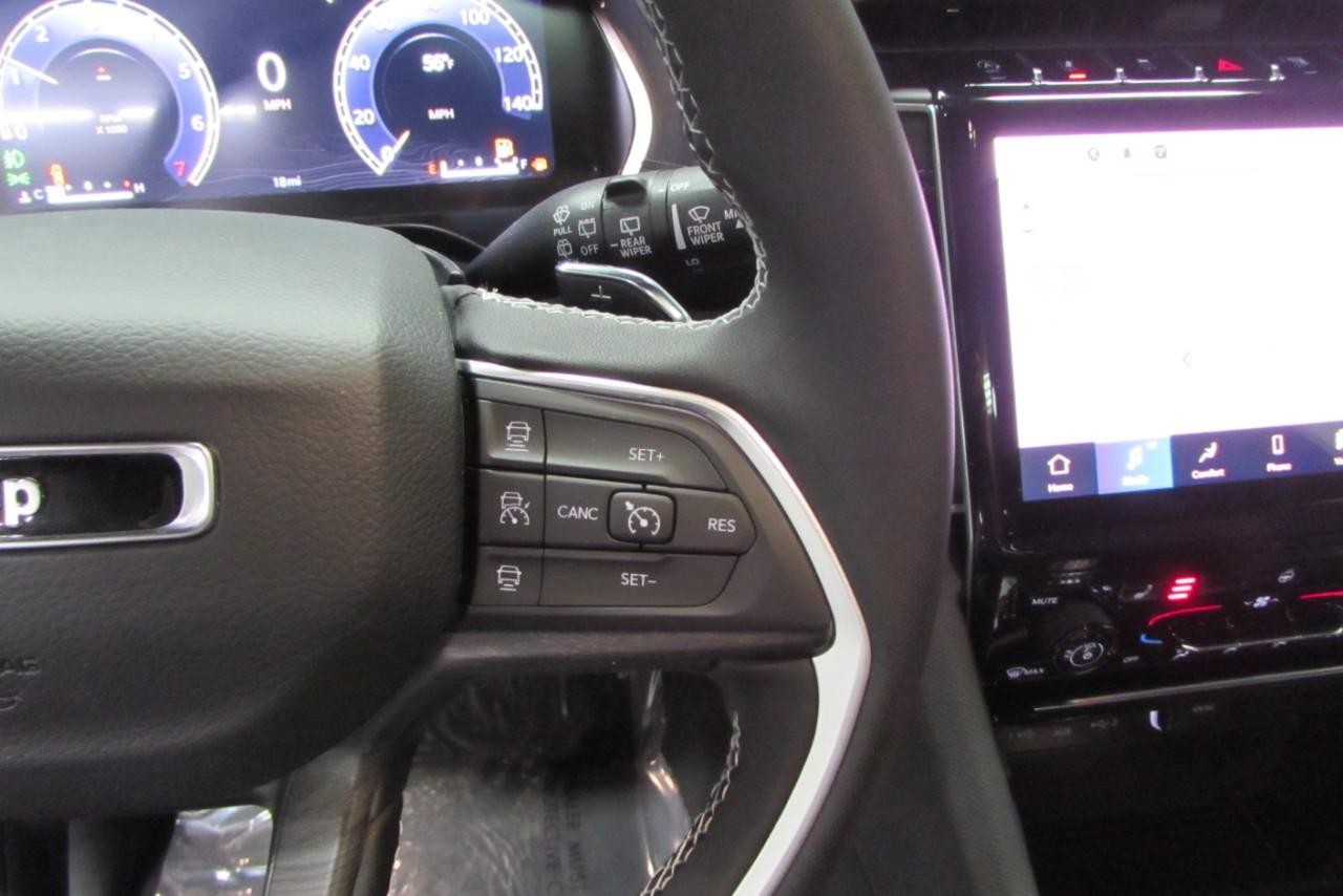 2025 Baltic Gray Metallic Clearcoat Jeep Grand Cherokee Limited 4X4 SUV