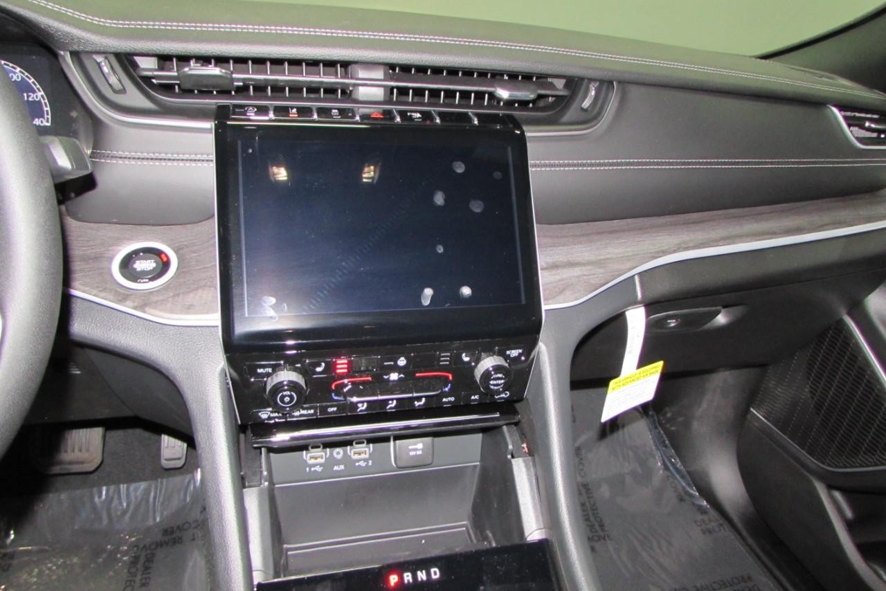 2025 Baltic Gray Metallic Clearcoat Jeep Grand Cherokee Limited 4X4 SUV