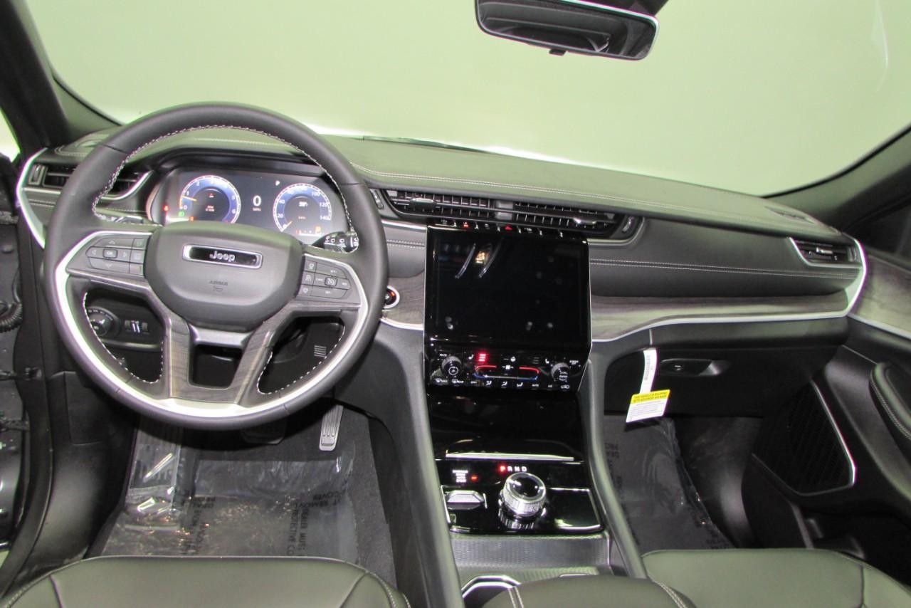 2025 Baltic Gray Metallic Clearcoat Jeep Grand Cherokee Limited 4X4 SUV