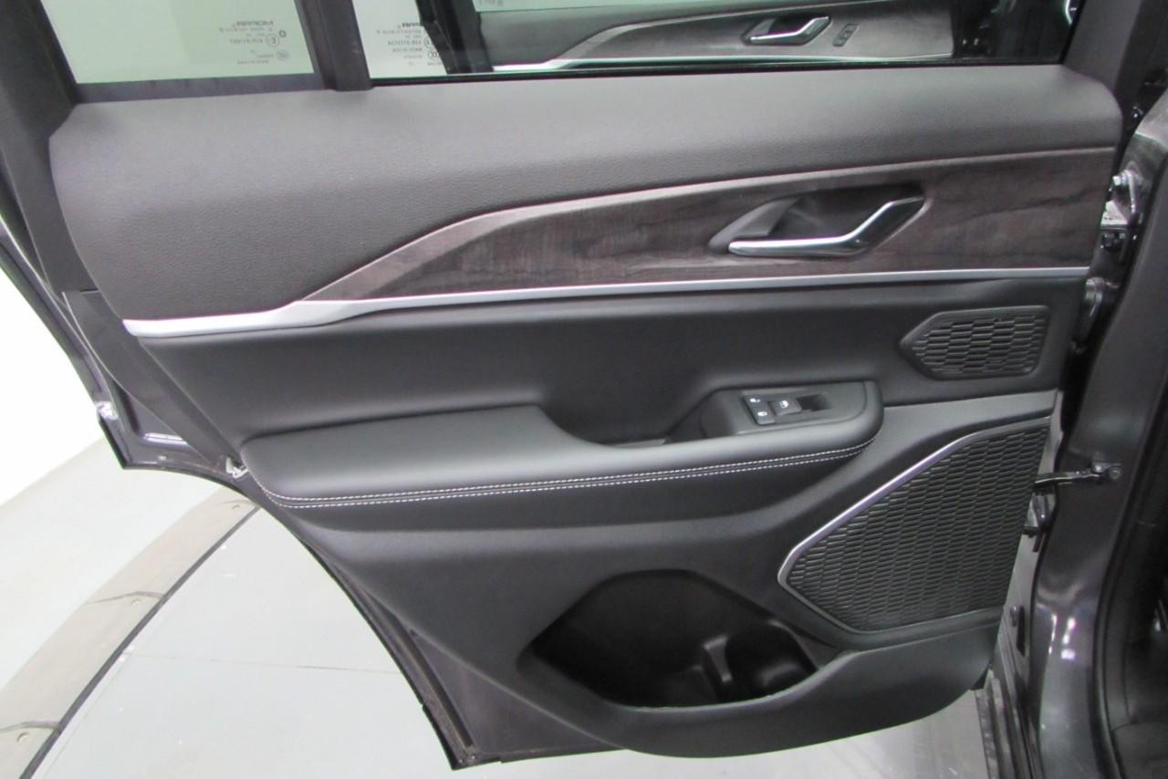 2025 Baltic Gray Metallic Clearcoat Jeep Grand Cherokee Limited 4X4 SUV