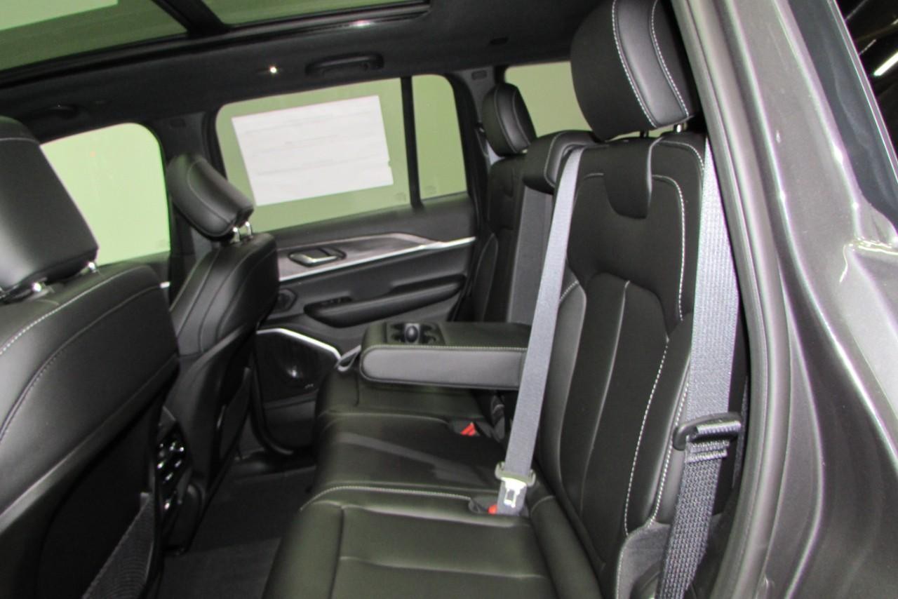 2025 Baltic Gray Metallic Clearcoat Jeep Grand Cherokee Limited 4X4 SUV