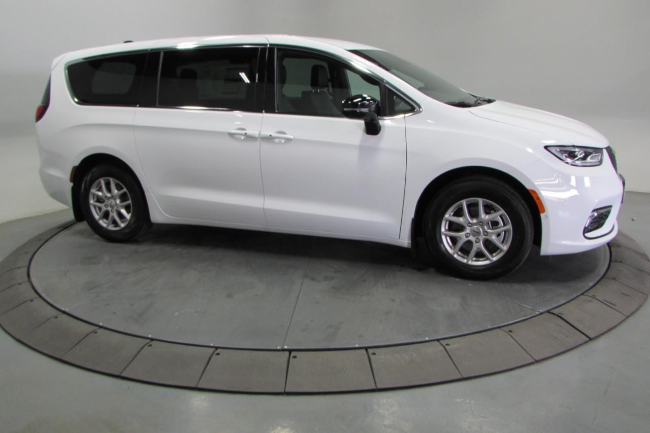 2025 Bright White Clearcoat Chrysler Pacifica Select FWD Van