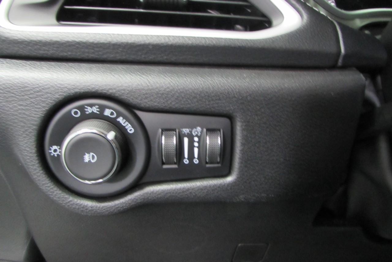 2025 Bright White Clearcoat Chrysler Pacifica Select FWD Van