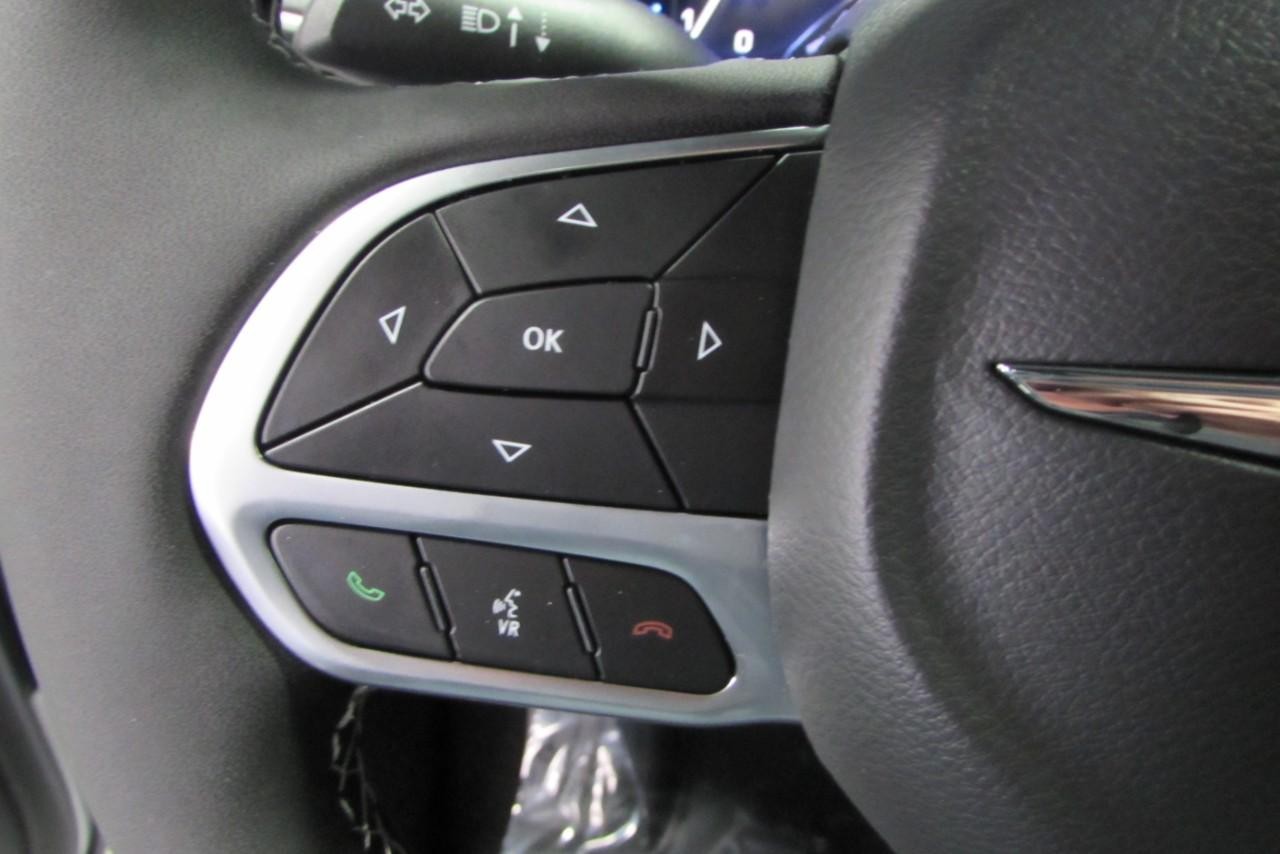 2025 Bright White Clearcoat Chrysler Pacifica Select FWD Van