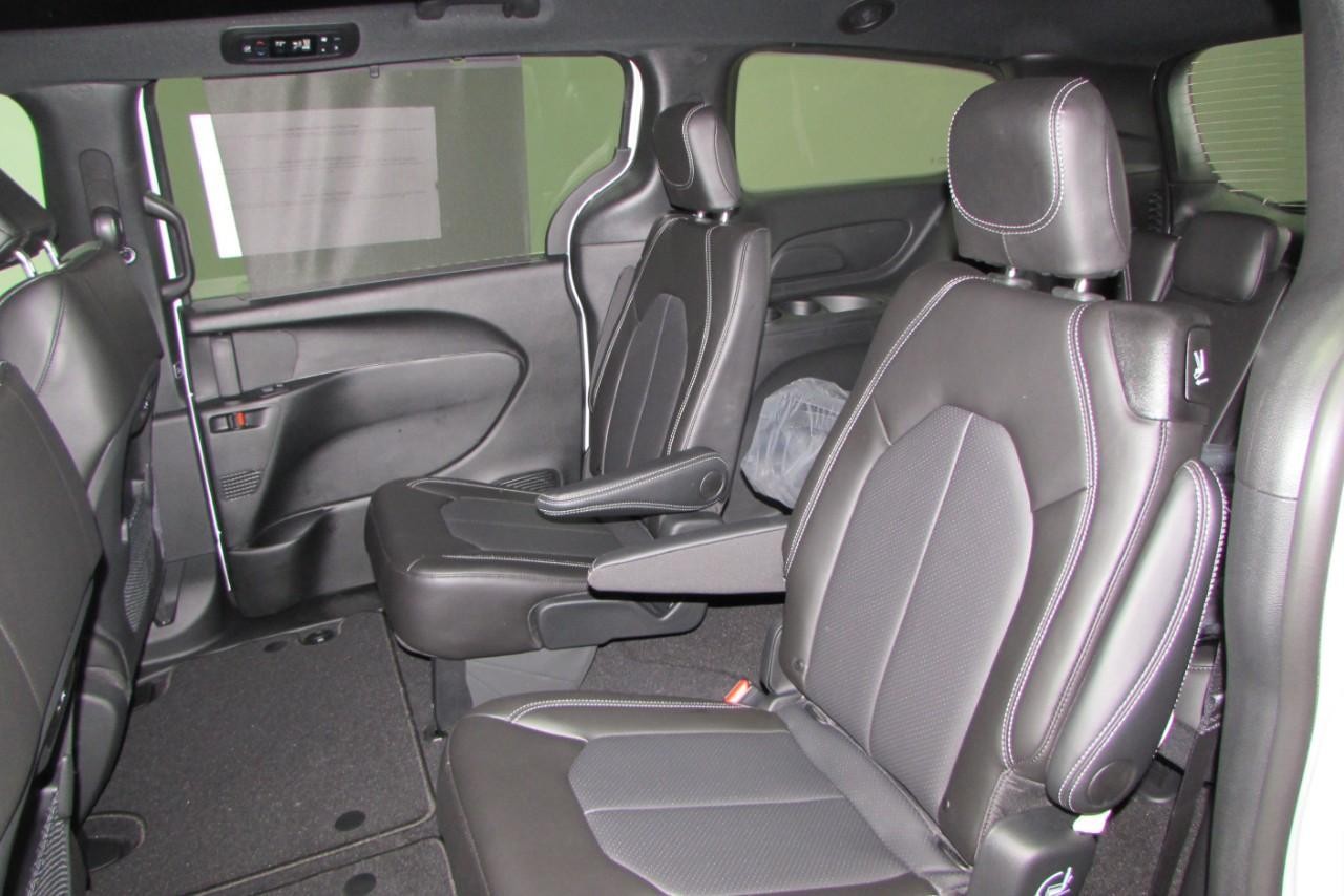 2025 Bright White Clearcoat Chrysler Pacifica Select FWD Van