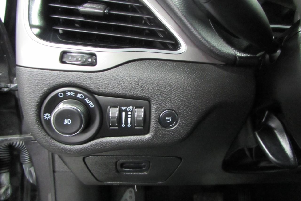 2021 Sting-Gray Clearcoat Jeep Cherokee Limited 4X4 SUV