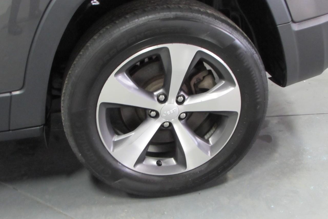 2021 Sting-Gray Clearcoat Jeep Cherokee Limited 4X4 SUV
