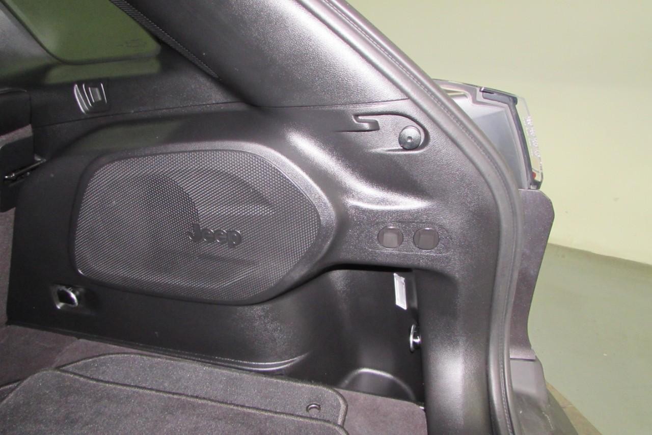 2021 Sting-Gray Clearcoat Jeep Cherokee Limited 4X4 SUV