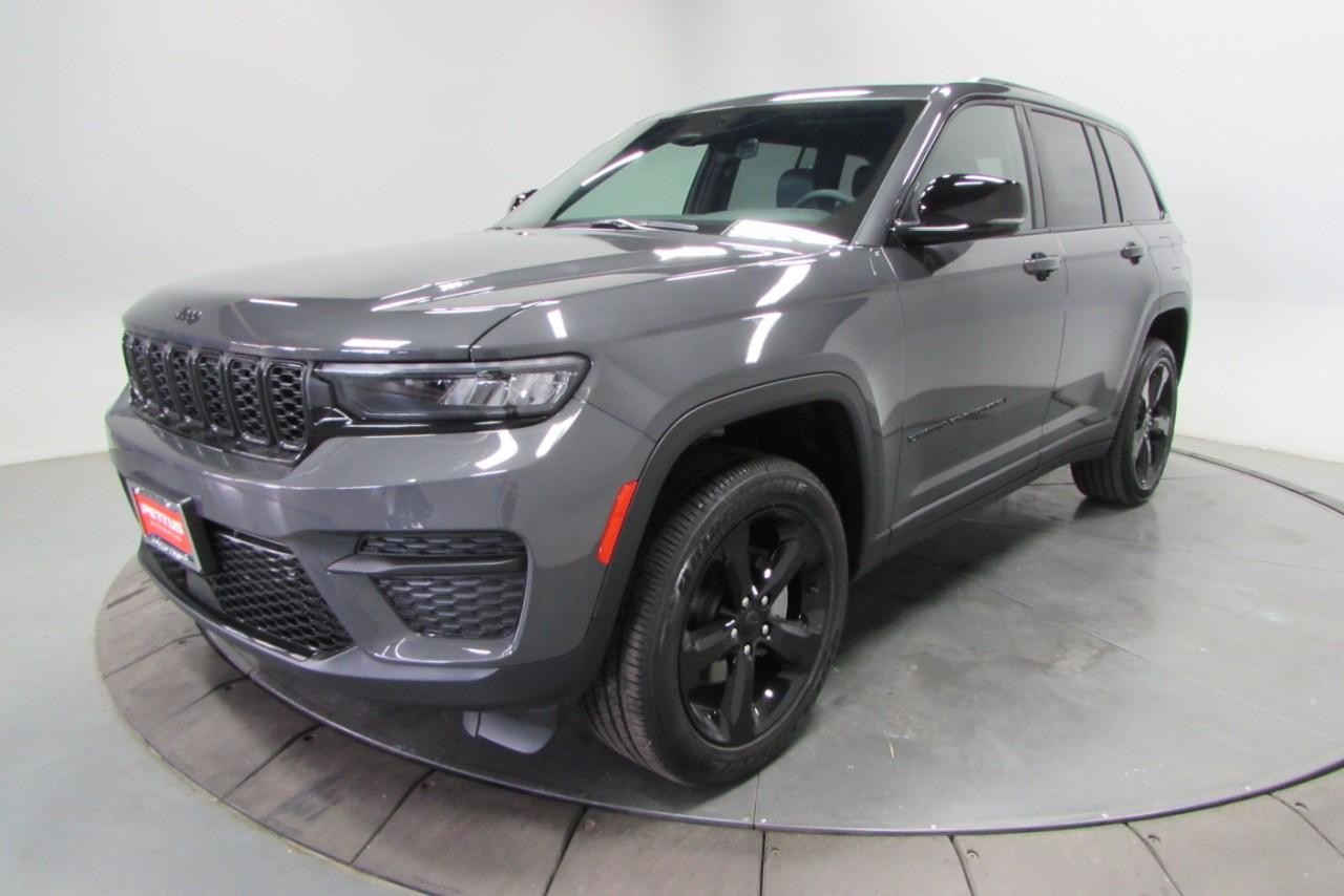2025 Baltic Gray Metallic Clearcoat Jeep Grand Cherokee Altitude X 4X4 SUV