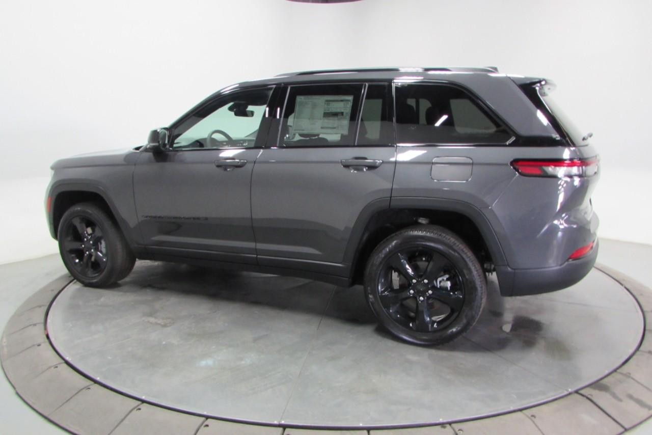 2025 Baltic Gray Metallic Clearcoat Jeep Grand Cherokee Altitude X 4X4 SUV