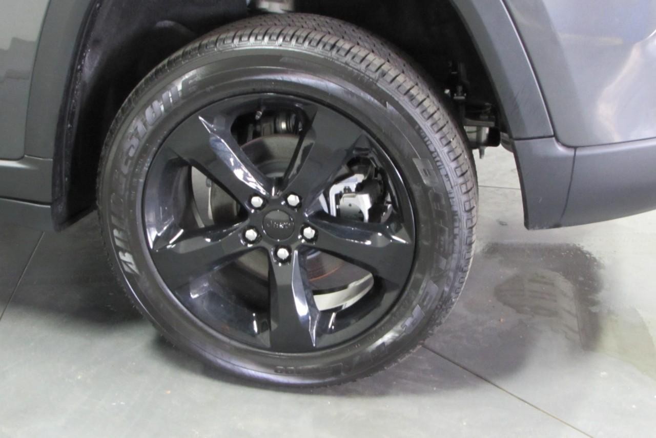 2025 Baltic Gray Metallic Clearcoat Jeep Grand Cherokee Altitude X 4X4 SUV