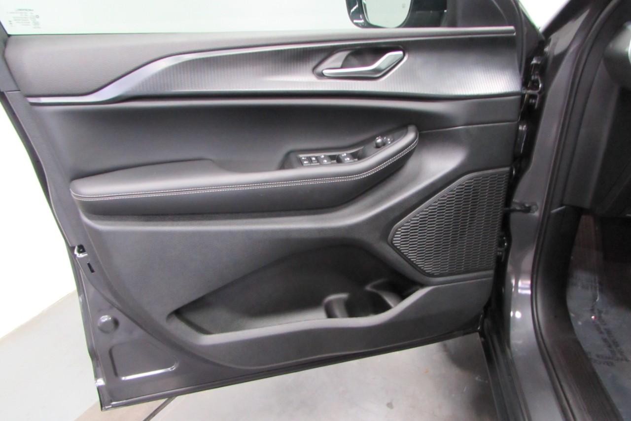 2025 Baltic Gray Metallic Clearcoat Jeep Grand Cherokee Altitude X 4X4 SUV