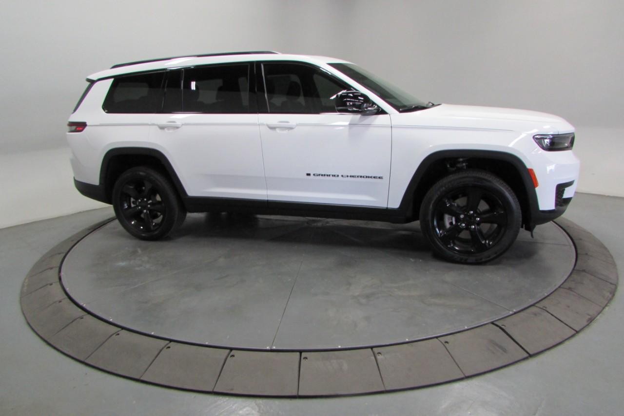 2025 Bright White Clearcoat Jeep Grand Cherokee L Altitude X 4X4 SUV