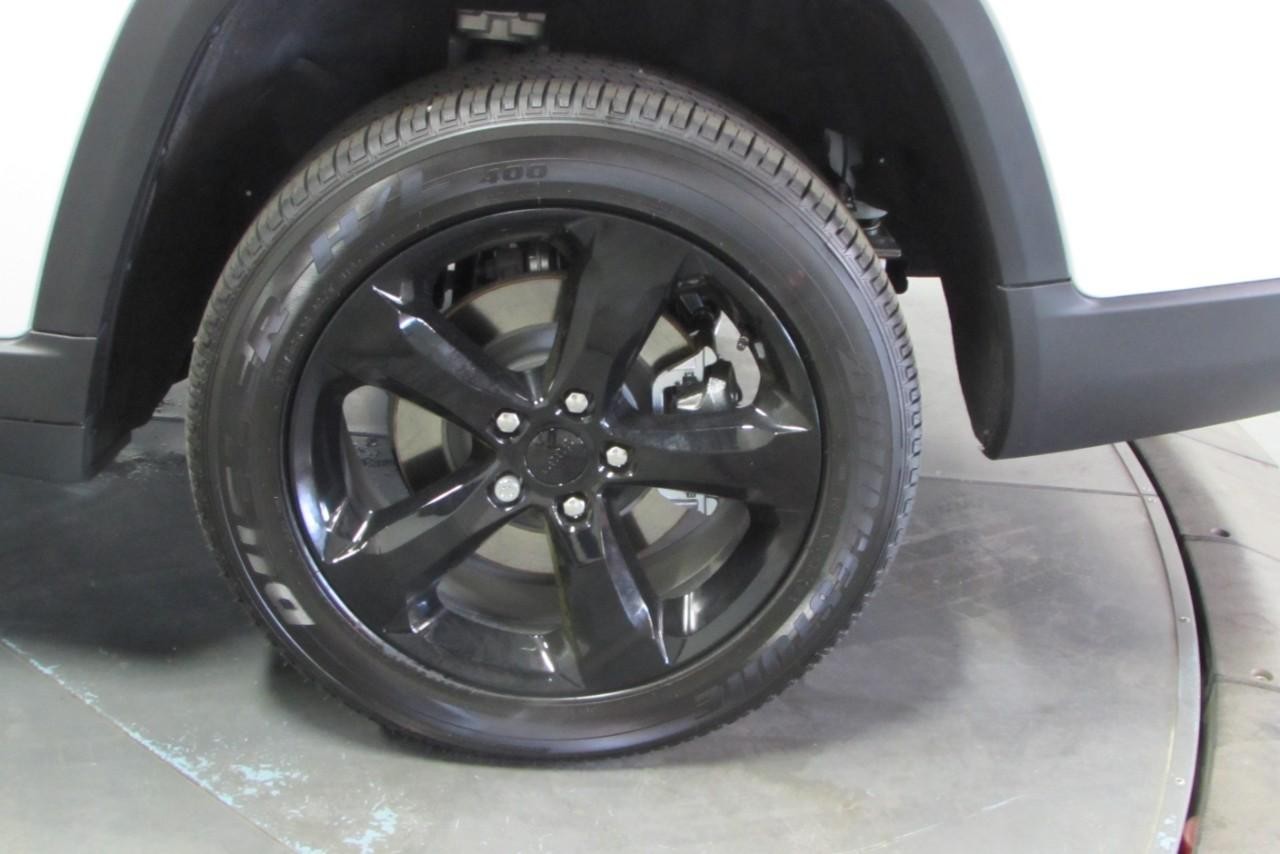 2025 Bright White Clearcoat Jeep Grand Cherokee L Altitude X 4X4 SUV