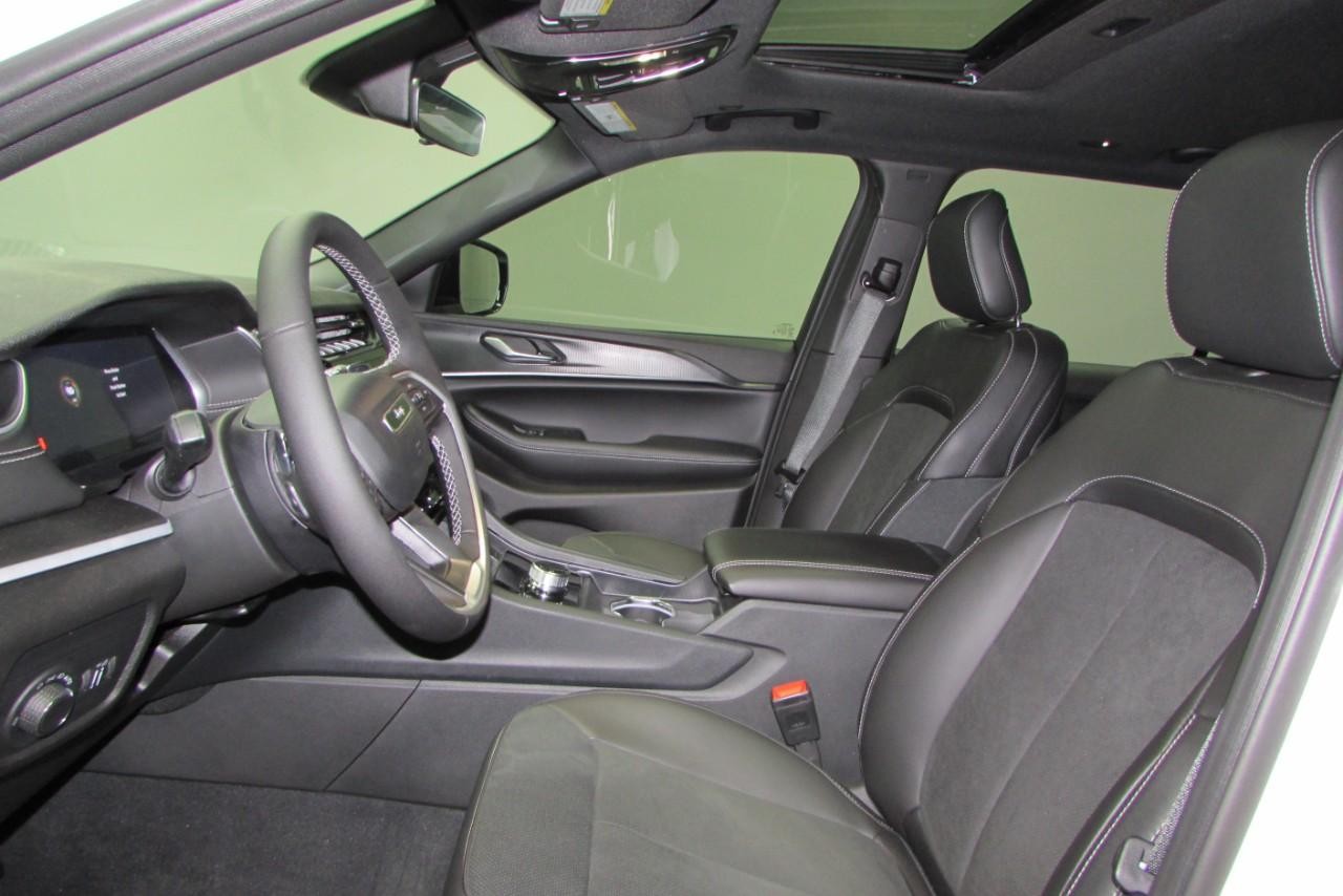 2025 Bright White Clearcoat Jeep Grand Cherokee L Altitude X 4X4 SUV