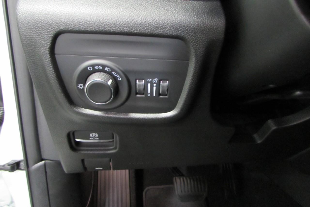 2025 Bright White Clearcoat Jeep Grand Cherokee L Altitude X 4X4 SUV