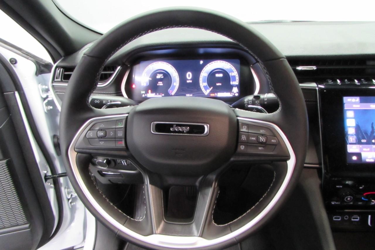 2025 Bright White Clearcoat Jeep Grand Cherokee L Altitude X 4X4 SUV